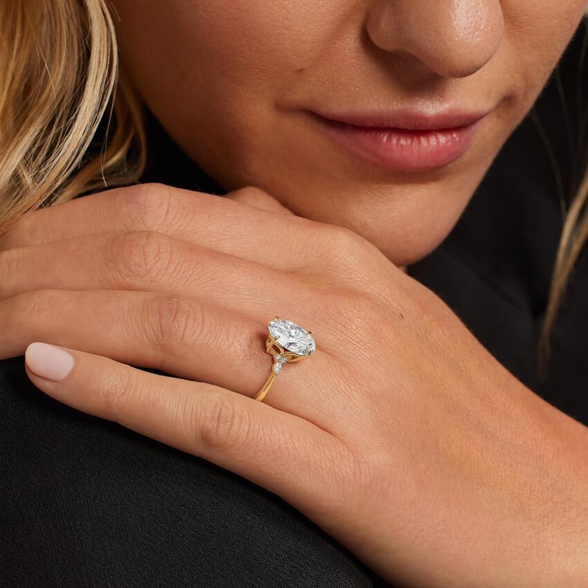 Nadia Diamond Ring in 18K Yellow Gold